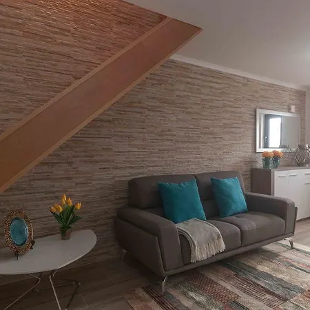 Westside House Nyaraló