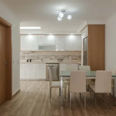 Nyaraló Westside House *