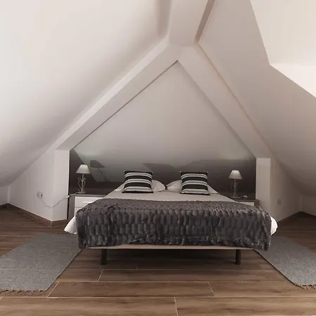 Westside House Nyaraló *