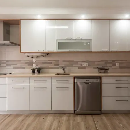 Westside House * 佩尼契